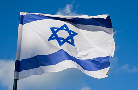 דגל ישראל. עצמאות כלכלית היא חלום שהולך ומתרחק מצעירי ישראל, צילום: שאטרסטוק 