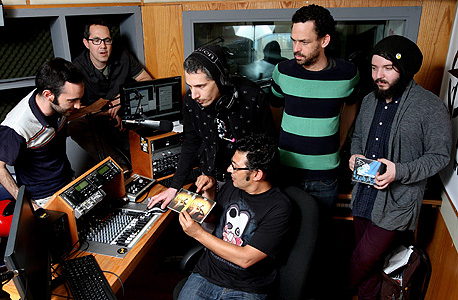 רדיו הקצה. רק עם אנשים שסומכים עליהם ב- 100% רדיו הקצה. רק עם אנשים שסומכים עליהם ב- 100%