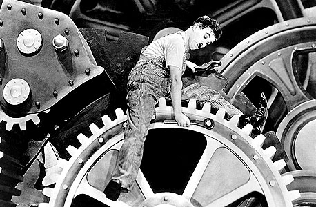 צ'פלין ב"זמנים מודרניים". מתכתב עם איתן כבל