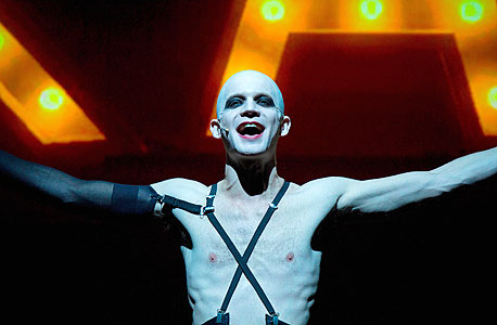 איתי טיראן ב"קברט". המחזמר של הקאמרי מוביל במספר המועמדויות איתי טיראן ב"קברט". המחזמר של הקאמרי מוביל במספר המועמדויות