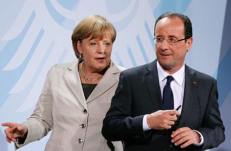 קנצלרית גרמניה אנגלה מרקל עם נשיא צרפת פרנסואה הולנד. "ההתאוששות באירופה אטית, אבל הרע מכל מאחורינו"