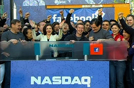 בכירי פייסבוק ביום ההנפקה. ידעו - ולא שיתפו את המשקיעים, צילום: רויטרס 