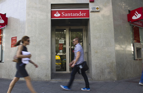 סניף של בנקו סנטנדר במדריד, צילום: בלומברג 