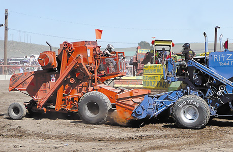 קומביינים נאבקים בדרבי. מותר לפגוע בכל מקום, חוץ מאשר בנהג