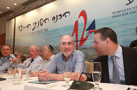 מימין: דורון ברזילי, ;אשר גרוניס, יעקב נאמן, יהודה וינשטיין  ויוחנן דנינו