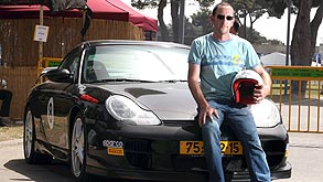 יעקבסון. יום שלם על מסלול מירוצים בלי לחשוב על הדלק והצמיגים