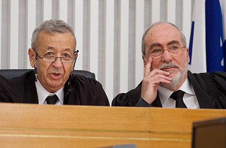 נשיא ביהמ"ש העליון אשר גרוניס (מימין) והשופט אליעזר ריבלין