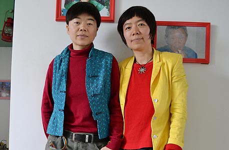 מינג מינג ושי טואו. "אבא שלי מעולם לא אמר לה־לה (כינוי ללסבית בסינית)", מספרת מינג, צילום: רחל בית אריה