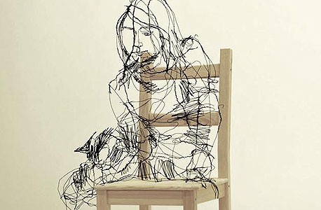 אחד הפסלים אחד הפסלים