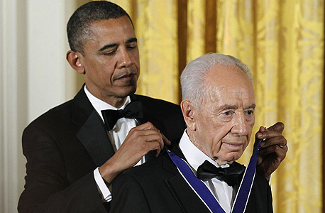 אובמה מעניק הלילה בבית הלבן את מדליית החירות לנשיא שנעון פרס