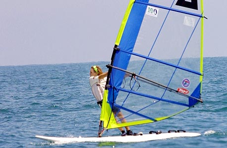 נקודת מפגש לגולשים מכל הסוגים צפונית למרינה