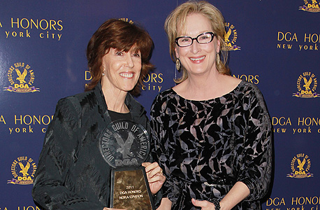נורה אפרון ומריל סטריפ מקבלות את פרס איגוד הבמאים האמריקאי ב-2011