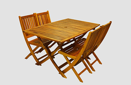 שולחן וארבעה כיסאות, 899 שקל, אייס
