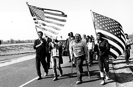 1965. צועדים למונטגומרי, אלבמה, במחאה נגד ההגבלות על הצבעת שחורים, צילום: איי פי