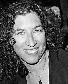 לורן גרינפילד: "מאיפה מגיע הצורך לבנות בתים יותר ויותר גדולים? למה אנחנו אף פעם לא מרוצים זה לא סרט על אנשים עשירים, אלא על כולנו, ועל הטעויות בדרך לקריסה הכלכלית"