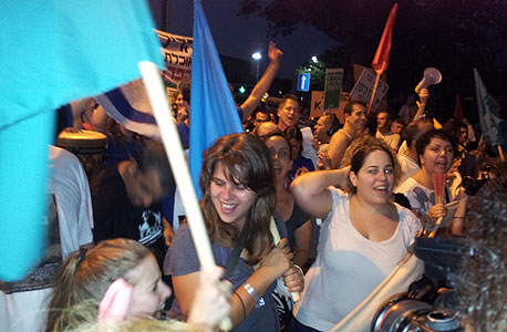 הפגנה כיכר הבימה, צילום: עמיר קורץ