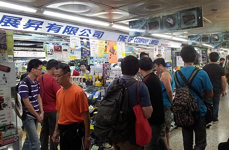 שוק המחשבים העצום גולדן ארקייד בהונג קונג