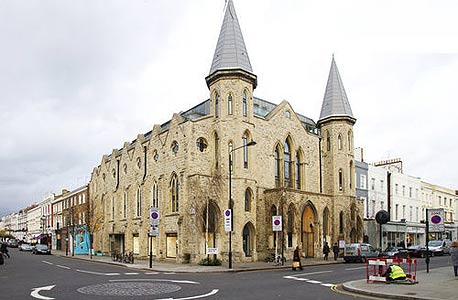 הבניין בנוטינג היל, שימש ככנסייה בעבר