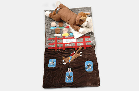 שק שינה עם בובת פרווה