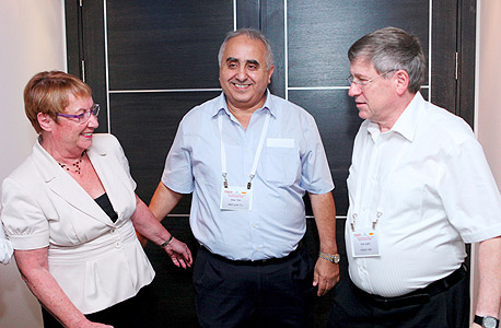 מימין ראובן שיף, רמזי גבאי ואסתר לבנון מנכ"לית הבורסה, צילום: עמית שעל