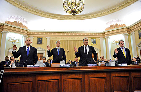 שימוע בקונגרס, 2010. מנהלי קרנות צ'ארלס פרגוסון, ג'ון מאק וג'יימי דיימון לויד בלנקפיין