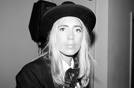 מטה קריסטין גוגן. לא למדה אופנה מטה קריסטין גוגן. לא למדה אופנה