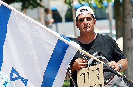 תמיר חג'ג צועד. "אי אפשר להמשיך להתעלם מהייאוש של האנשים"