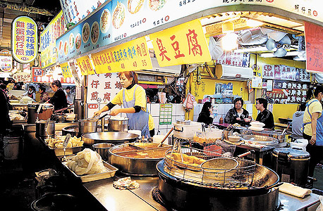 שוק הלילה שילין. השוק הגדול בטאייפי, מציע מאוכל ועד קעקועים