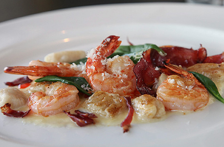 ניוקי בציר שרימפס בפיש. מרקם קצת פלסטיקי