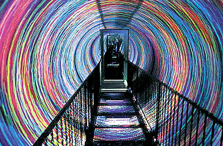 בניין קאמרה אובסקורה. מחיר: 11 ליש"ט למבוגר, 8 ליש"ט לילד