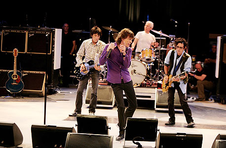 הרולינג סטונס בהופעה. לזוז כמו ג'אגר