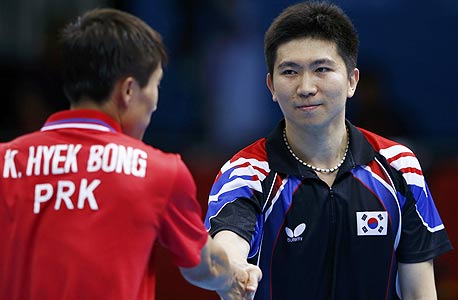 שחקני טניס שולחן מדרום קוריאה וצפון קוריאה. בניגוד לשנים עברו, מותר לשדר היום בצפון קוריאה ספורטאים מהדרום