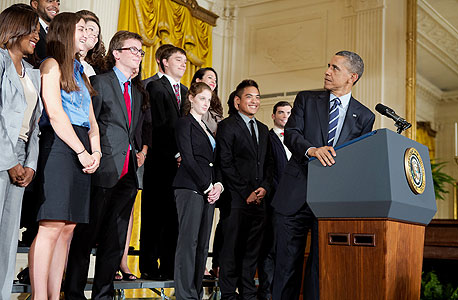 הנשיא ברק אובמה עם סטודנטים בבית הלבן, צילום: בלומברג