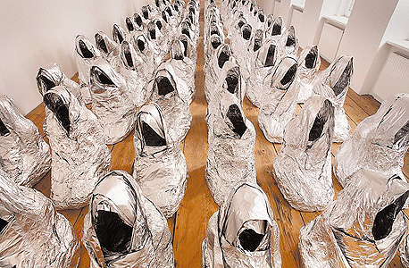 העבודה "Ghost" של קאדר עטייה הוצגה בגלרייה סאצ