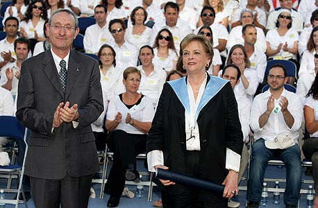 מנחם בן ששון, נשיא האוניברסיטה העברית (משמאל) בטקס הענקת ד"ר לשם כבוד לשופטת  דורית בייניש