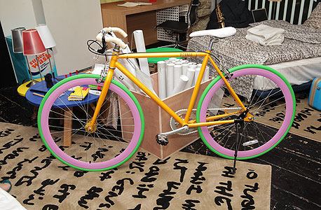 אופני פיטנגו בחדר בעיצוב אריק בן שמחון