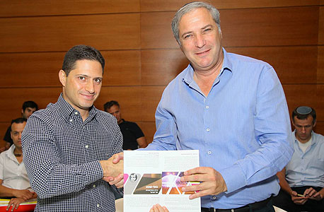 מימין בנצי ליברמן ראש מינהל מקרקעי ישראל ורוביק דנילוביץ' ראש עיריית באר שבע