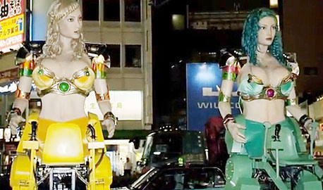 3 מטר של נשיות רובוטית משונה. החשפניות הרובוטיות ביפן