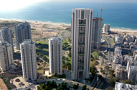 אשדר תקים מגדל של 42 קומות בחוף בת ים