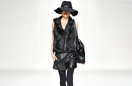 דיזל. כובע 390 שקל, ווסט פרווה סינתטית 2,200 שקל, מכנסי עור 1,700 שקל