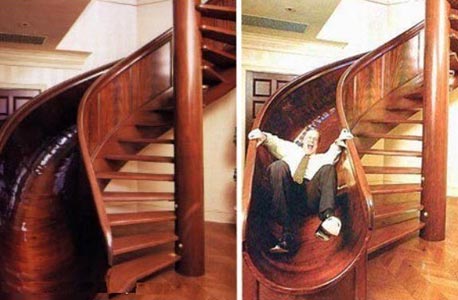 המדרגות והמגלשה נבנו במשך יותר משנה