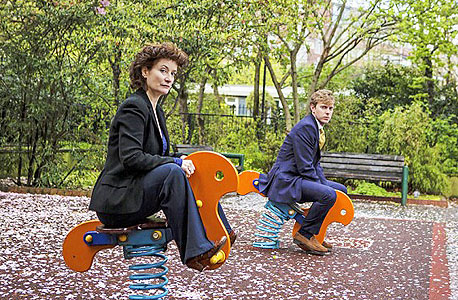 "מאנקי בר", לונדון. העולם בעיני ילדים, מסופר על ידי שחקנים בוגרים "מאנקי בר", לונדון. העולם בעיני ילדים, מסופר על ידי שחקנים בוגרים