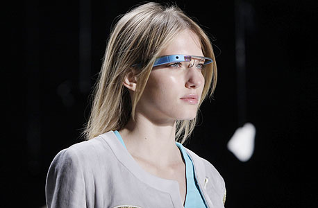 משקפי גוגל בתצוגת אופנה בניו יורק