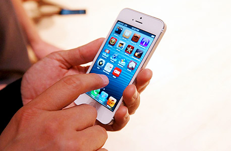 סמארטפון. הכנסות חברות הסלולר ממכירת מכשירים ב-2011 עמדו על 5.37 מיליארד שקל