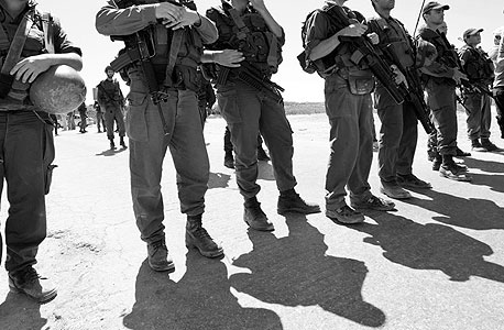 חיילי צה"ל. את הפעילות שלהם לא ניתן להסתיר מהפלסטינים שבשטח, צילום: שאטרסטוק