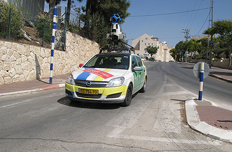 רכב מיפוי של גוגל בקריית ארבע, צילום: חגי גלס