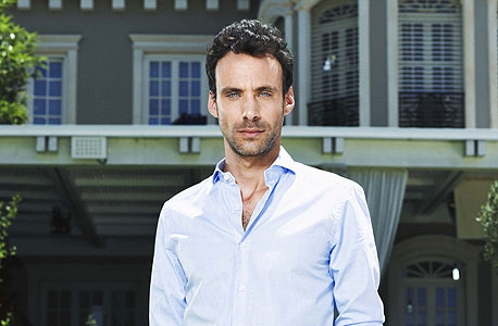 ירון ברובינסקי, מנחה דייט בחשכה. פתיחה חזקה