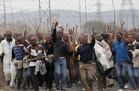 הפגנות של כורים בדרום אפריקה (ארכיון), צילום: אי פי איי 