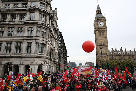 מפגינים בלונדון, היום