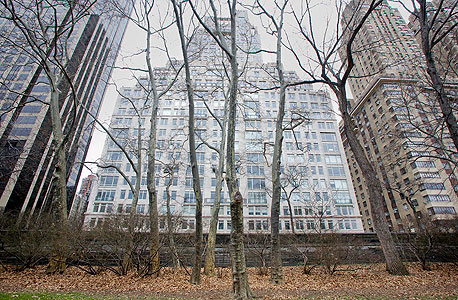15 סנטרל פארק ווסט, מבט מהפארק. 43 קומות של פינוק בלתי נתפס , צילום: בלומברג
